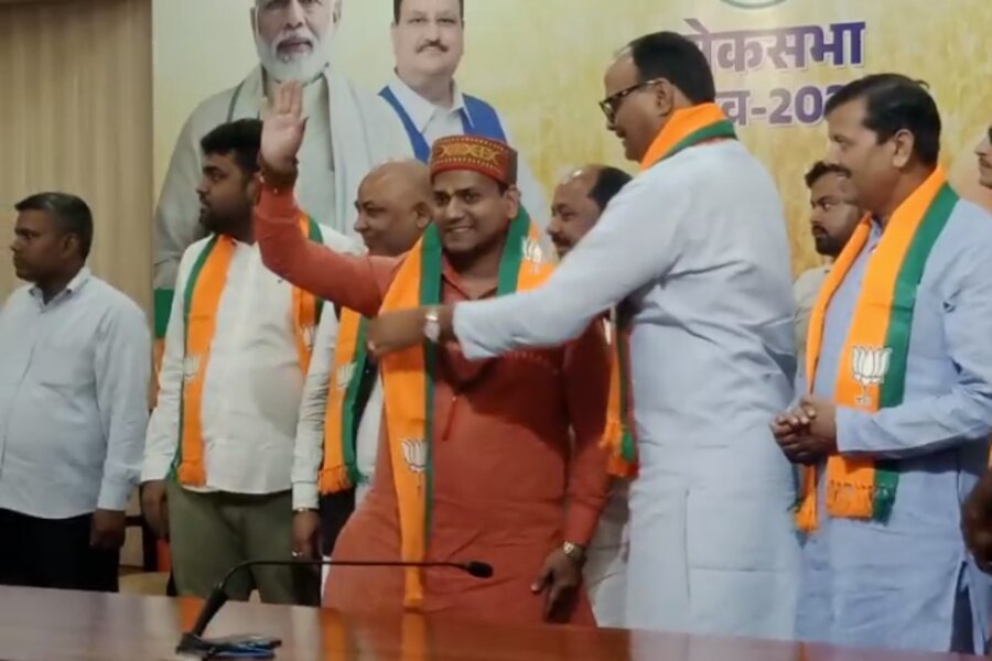 Deputy CM Brijesh Pathak gave membership to former SP state secretary and former Congress spokesperson