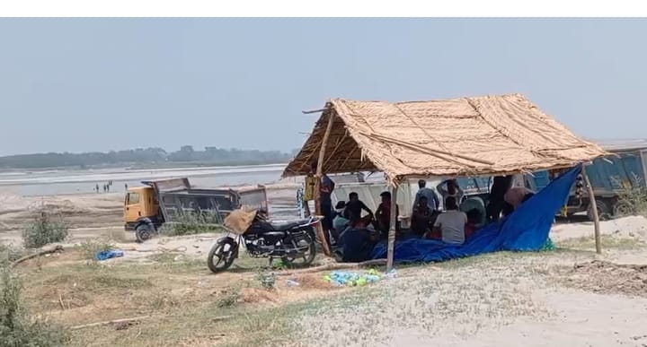Sand mafias are not afraid, Administration are silent about illegal mining of river Ganga