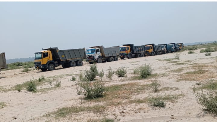 Sand mafias are not afraid, Administration are silent about illegal mining of river Ganga