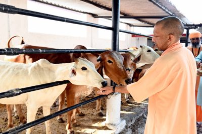 मुख्यमंत्री योगी आदित्यनाथ ने सुनी 200 लोगों की समस्याएं