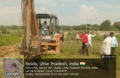 नोएडा सेक्टर-161 में अवैध निर्माण पर चला बुलडोजर, 1200 वर्ग मीटर जमीन कराई गई कब्जामुक्त