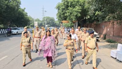 मेरठ खंड MLC चुनाव: पुलिस आयुक्त और जिलाधिकारी ने मतदान केंद्रों का किया निरीक्षण, सुरक्षा व्यवस्था परखी