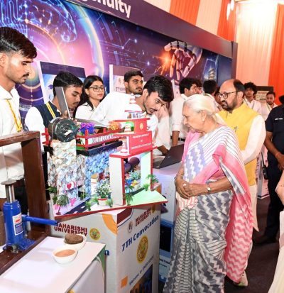 लखनऊ में महर्षि यूनिवर्सिटी के दीक्षोत्सव में पहुंचीं राज्यपाल आनंदीबेन पटेल, युवाओं को शोध और नवाचार के लिए किया प्रेरित